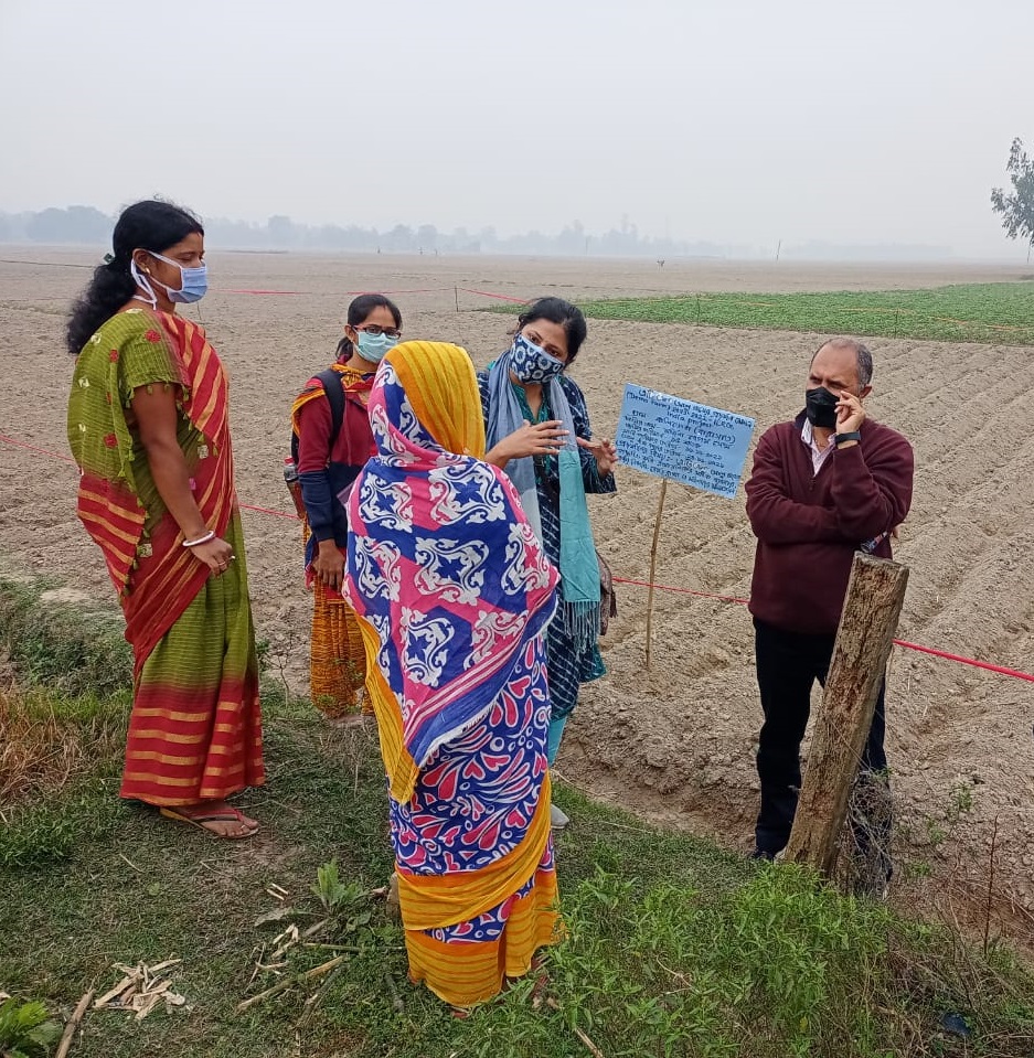 Dr. Sankhyan interacting with farmers_Demo Farm Barasat