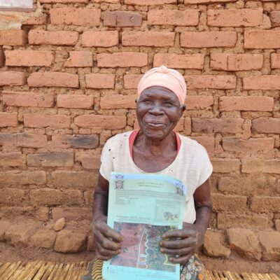 Zambia_Vainess Ngoma Vainess Ngoma, 88, registered two parcels of land with support from USAID in Muluso, Zambia. Photo credit: Thais Bessa/ILRG.