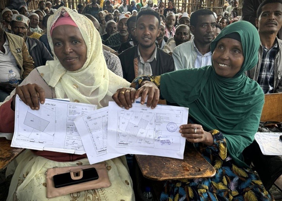Bedria Selamu’s and Mekia Nasir’s land certificates allow them to access loans for income-generating activities, such as teff farming and cattle fattening. 